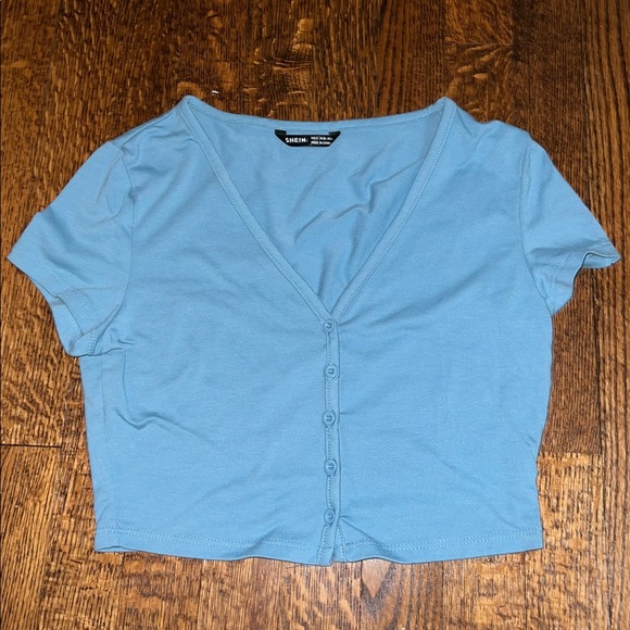 Super cute top, never worn. Cute color just doesn’t fit me. - Picture 1 of 1